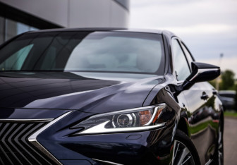 Подержанный автомобиль Lexus ES 2021 года (2 фото)