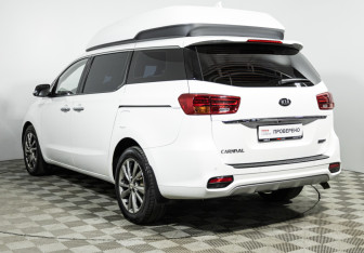 Подержанный автомобиль Kia Carnival 2019 года (7 фото)
