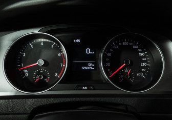 Подержанный автомобиль Volkswagen Golf Hatchback 2014 года (12 фото)