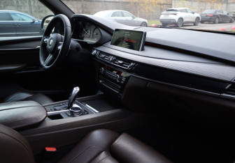 Подержанный автомобиль BMW X5 2013 года (10 фото)