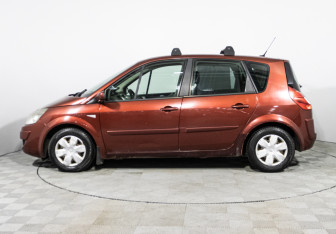 Подержанный автомобиль Renault Scenic 2008 года (8 фото)