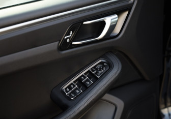 Подержанный автомобиль Porsche Macan 2020 года (23 фото)