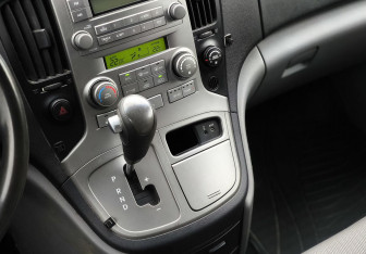 Подержанный автомобиль Hyundai Grand Starex 2008 года (14 фото)