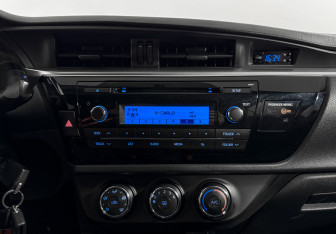 Подержанный автомобиль Toyota Corolla Sedan 2015 года (18 фото)