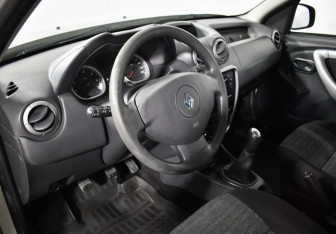 Подержанный автомобиль Renault Duster 2013 года (9 фото)