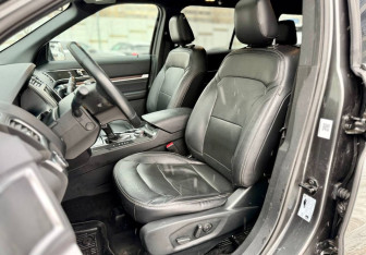 Подержанный автомобиль Ford Explorer 2018 года (10 фото)