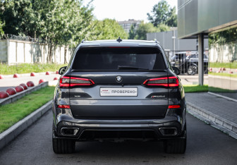 Подержанный автомобиль BMW X5 2019 года (7 фото)