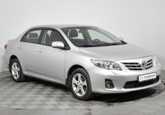 Подержанный автомобиль Toyota Corolla Sedan 2012 года (3 фото)