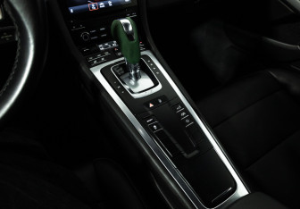 Подержанный автомобиль Porsche Cayman 2018 года (14 фото)