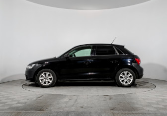 Подержанный автомобиль Audi A1 2014 года (8 фото)