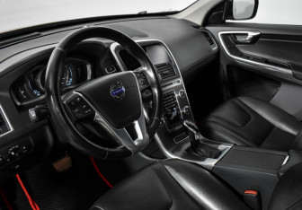 Подержанный автомобиль Volvo XC60 2015 года (9 фото)