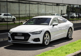 Подержанный автомобиль Audi A7 2021 года (3 фото)