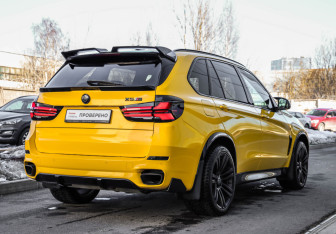 Подержанный автомобиль BMW X5 2013 года (5 фото)