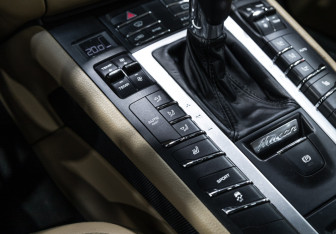 Подержанный автомобиль Porsche Macan 2018 года (25 фото)