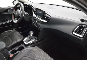 Подержанный автомобиль Kia Ceed Wagon 2019 года (12 фото)