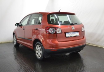 Подержанный автомобиль Volkswagen Golf Hatchback 2007 года (7 фото)