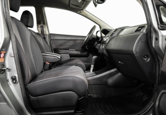 Подержанный автомобиль Nissan Tiida Hatchback 2008 года (19 фото)