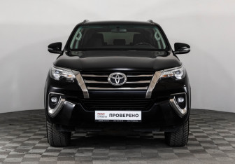 Подержанный автомобиль Toyota Fortuner 2018 года (3 фото)