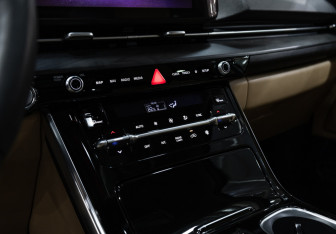 Подержанный автомобиль Kia Carnival 2020 года (24 фото)
