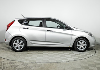 Подержанный автомобиль Hyundai Solaris Hatchback 2014 года (4 фото)