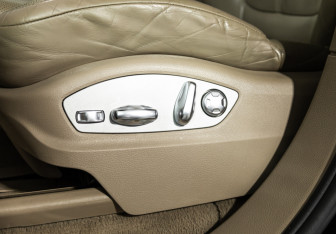 Подержанный автомобиль Porsche Cayenne 2010 года (24 фото)