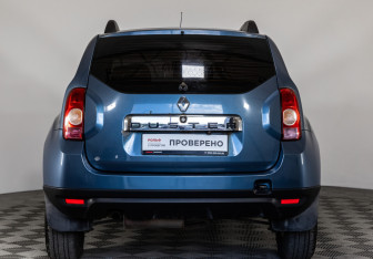Подержанный автомобиль Renault Duster 2014 года (6 фото)