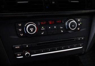 Подержанный автомобиль BMW X3 2012 года (18 фото)