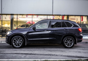 Подержанный автомобиль BMW X5 2015 года (8 фото)