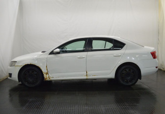 Подержанный автомобиль Skoda Octavia Liftback 2014 года (8 фото)