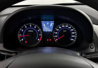 Подержанный автомобиль Hyundai Solaris Sedan 2011 года (17 фото)