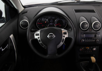Подержанный автомобиль Nissan Qashqai 2013 года (10 фото)