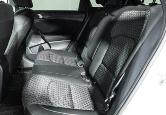 Подержанный автомобиль Kia Ceed Hatchback 2018 года (10 фото)