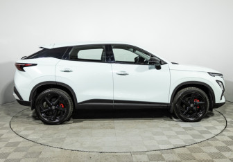 Подержанный автомобиль Omoda C5 2023 года (4 фото)