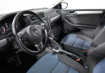 Подержанный автомобиль Volkswagen Jetta Sedan 2013 года (9 фото)