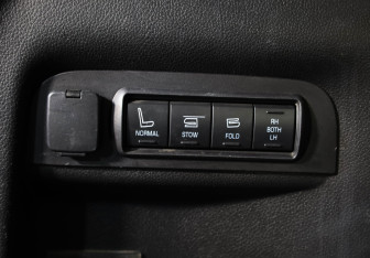 Подержанный автомобиль Ford Explorer 2015 года (23 фото)