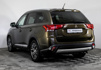 Подержанный автомобиль Mitsubishi Outlander 2016 года (7 фото)