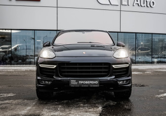 Подержанный автомобиль Porsche Cayenne 2014 года (4 фото)