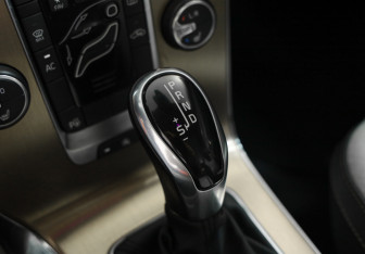 Подержанный автомобиль Volvo V40 Cross Country 2014 года (14 фото)