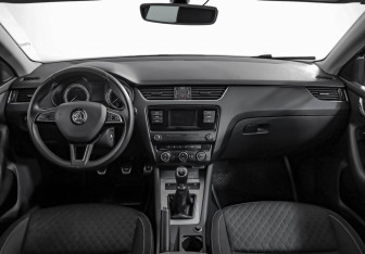 Подержанный автомобиль Skoda Octavia Liftback 2016 года (9 фото)
