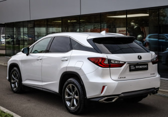 Подержанный автомобиль Lexus RX 2018 года (7 фото)