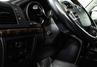 Подержанный автомобиль Toyota Land Cruiser Suv 2011 года (21 фото)