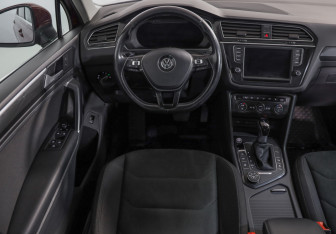 Подержанный автомобиль Volkswagen Tiguan 2017 года (10 фото)
