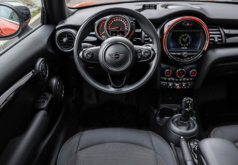 Подержанный автомобиль MINI Hatch 2019 года (11 фото)