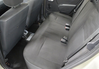 Подержанный автомобиль Renault Sandero 2012 года (11 фото)