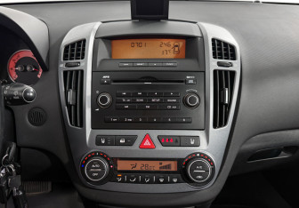 Подержанный автомобиль Kia Ceed Wagon 2008 года (17 фото)