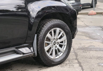 Подержанный автомобиль Mitsubishi Pajero Sport 2017 года (8 фото)