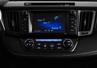 Подержанный автомобиль Toyota RAV4 2017 года (18 фото)