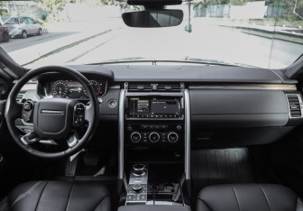 Подержанный автомобиль Land Rover Discovery 2019 года (14 фото)