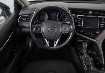 Подержанный автомобиль Toyota Camry Sedan 2018 года (10 фото)