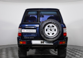 Подержанный автомобиль Nissan Patrol 2003 года (6 фото)